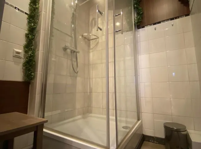 Vandrarhem Premium *